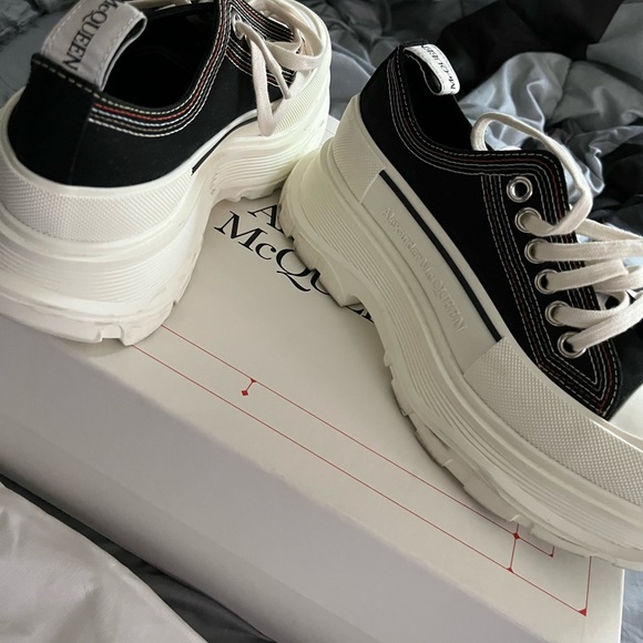 Alexander McQueen canvas low top sneaker - Picture 3 of 4